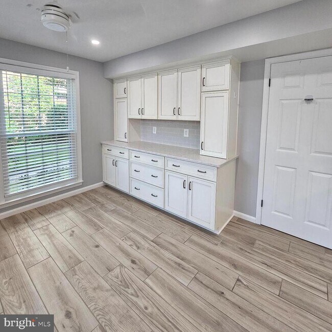 Building Photo - 7034 Bradwood Ct