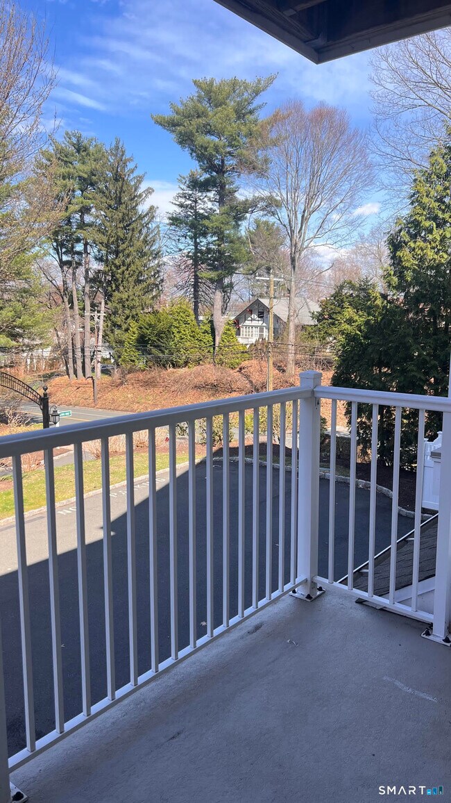 Building Photo - 26 School House Dr