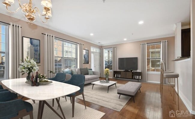 Building Photo - 24 Roosevelt Ave