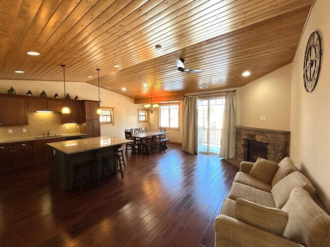 Building Photo - The Ponderosa Meadows Townhouse