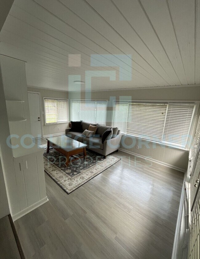 Building Photo - 1457 Brookwood Dr