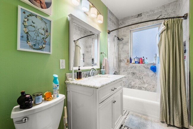 Building Photo - 21 Thornley St