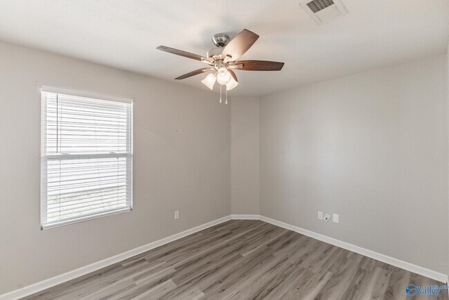Building Photo - 163 Sedgewick Dr