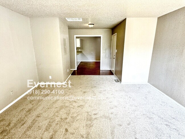 Building Photo - Comfortable 3-Bedroom Home with Prime Acce...