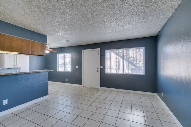 Building Photo - Charming 2-Bedroom Unit AVAILABLE NOW!