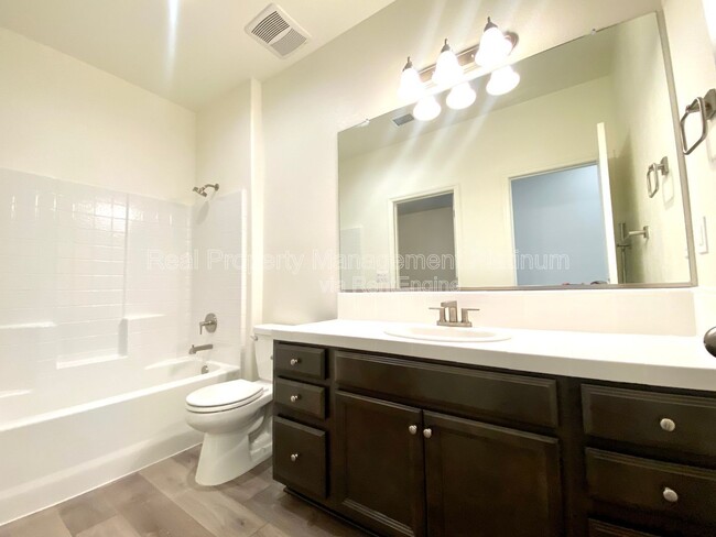 Building Photo - 4137 Beverly Ave