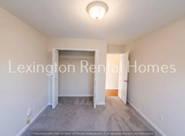 Building Photo - 152 Castlefield Dr
