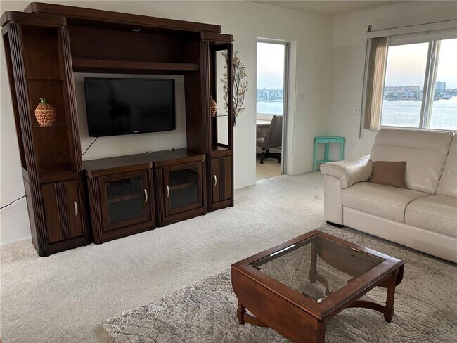 Building Photo - 4750 Cove Cir