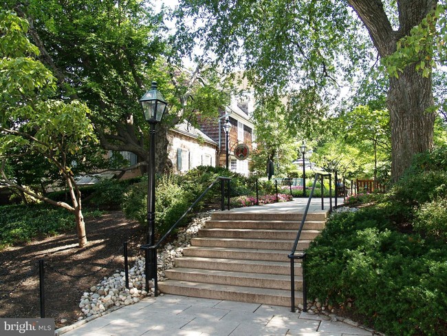 Building Photo - 25 Palmer Square W