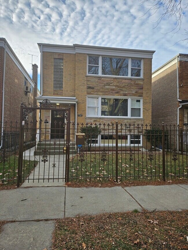 Primary Photo - 5565 W Gladys Ave