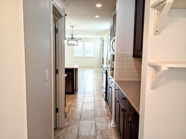 Building Photo - 112 Goldenrod Lake Dr