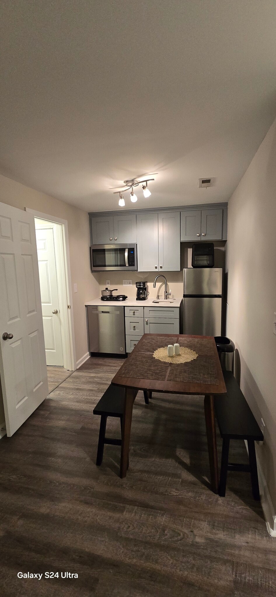 Building Photo - 14423 Hamletville St