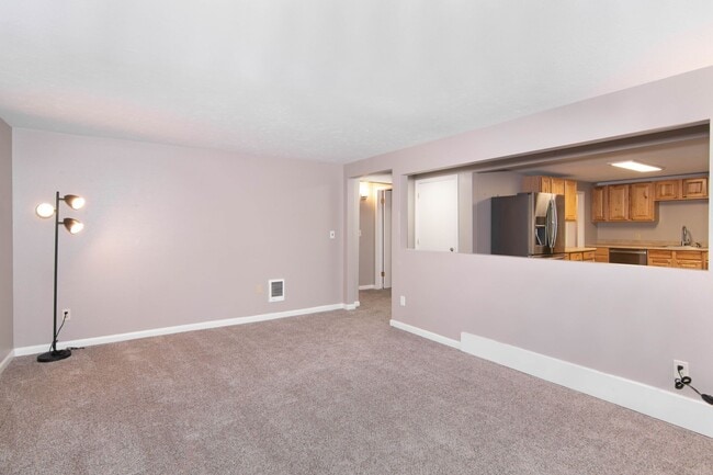 Building Photo - 2 Bed 1ba Liberty Lake Duplex Lower-level ...