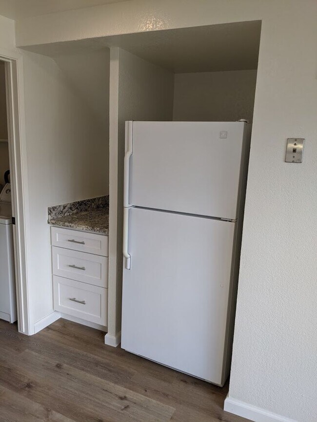 Building Photo - LOS GATOS  - Town House with designer upda...