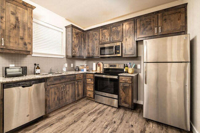 Building Photo - 2307 N Elm St