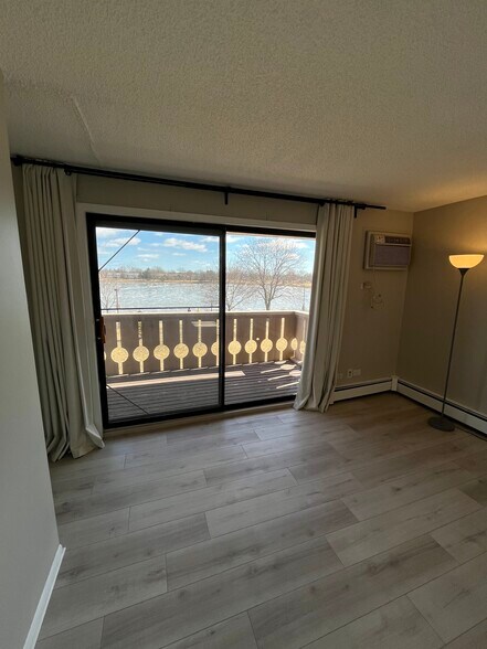 Building Photo - 5 Parkside Ct