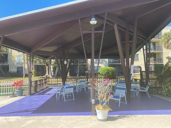 Building Photo - 100 Waterway Dr S