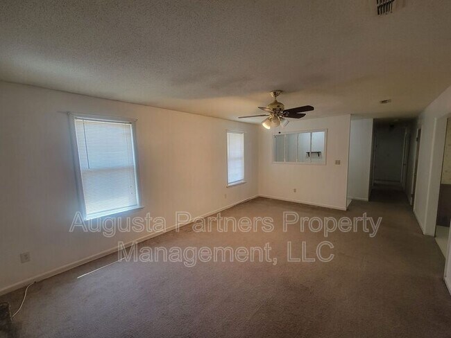 Building Photo - 2803 Ptarmigan Rd