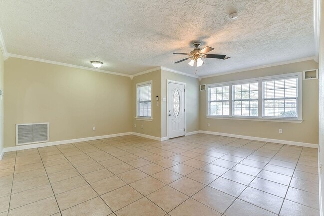 Building Photo - 11 Lyncrest Dr