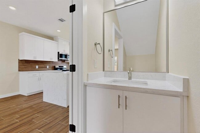 Building Photo - 6909 Wentworth Dr