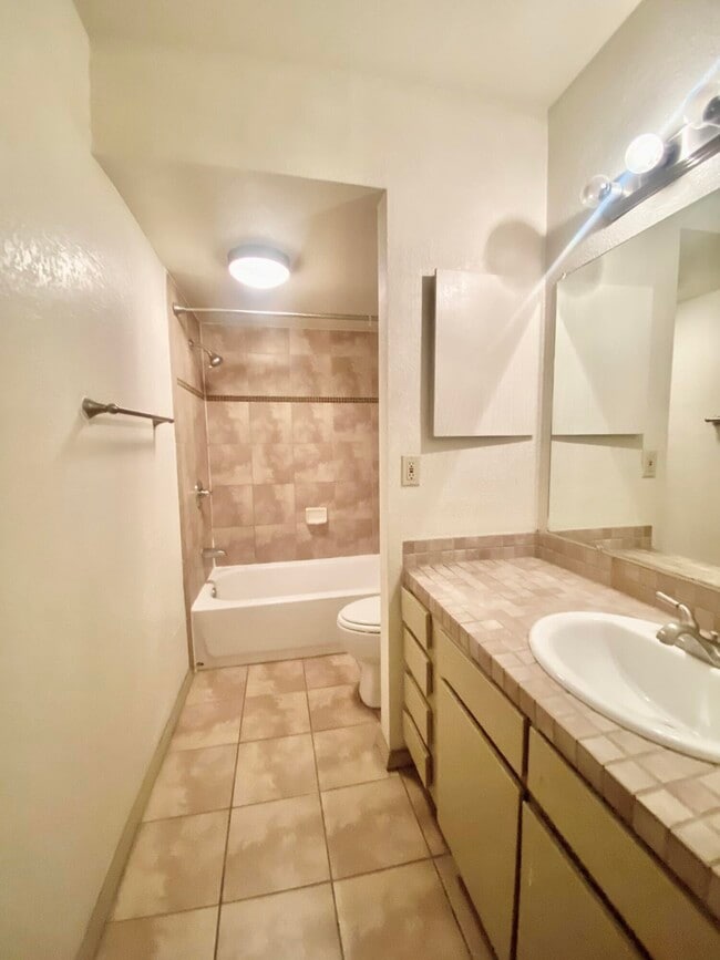 Building Photo - 4433 N Stanton St