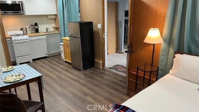 Building Photo - 31808 Luring Pines Dr