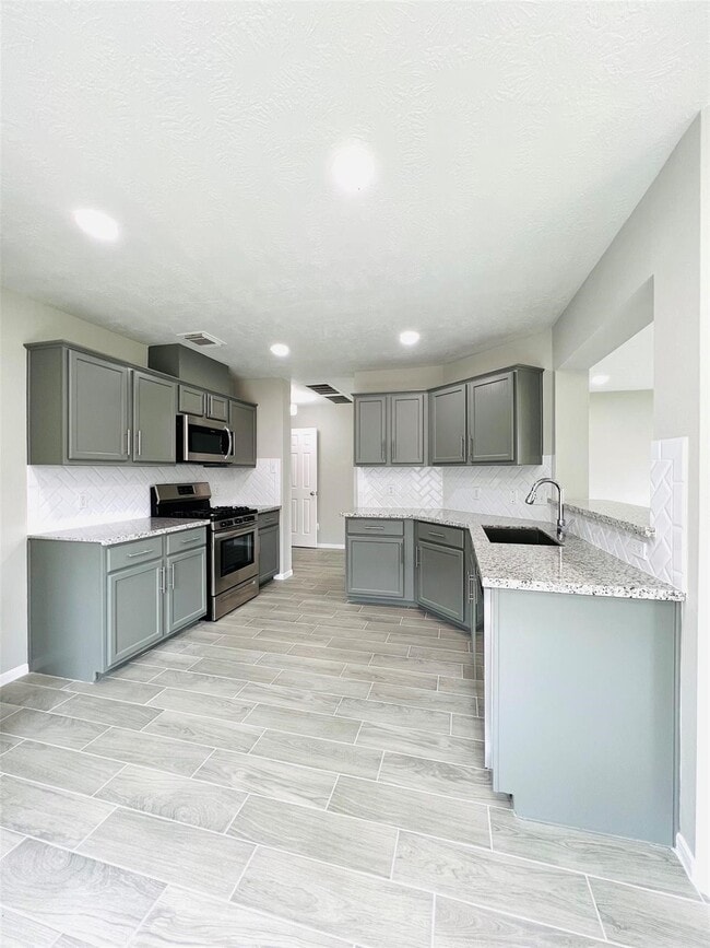 Building Photo - 8426 Woodland Knoll Ln