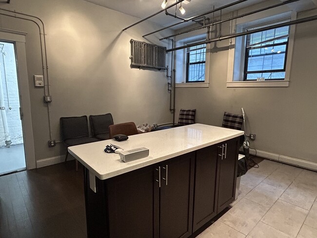 Building Photo - 114 Riverway