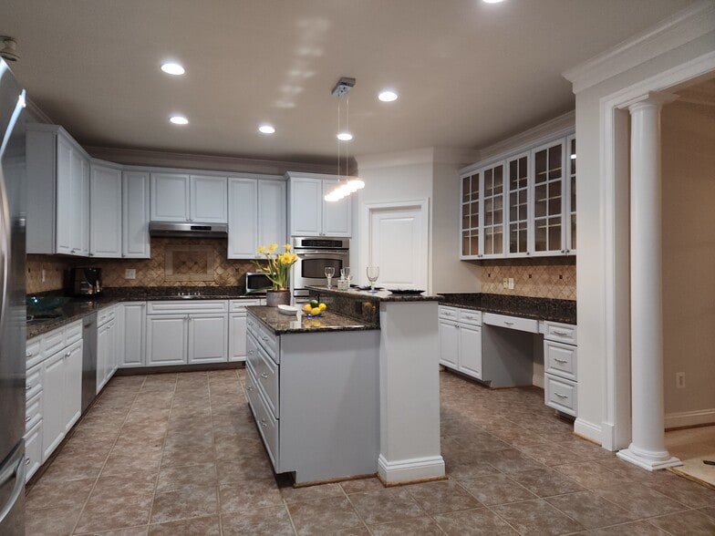 Building Photo - 6438 Columbia Pike