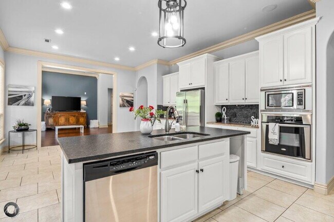 Building Photo - 5106 Sloan Cir