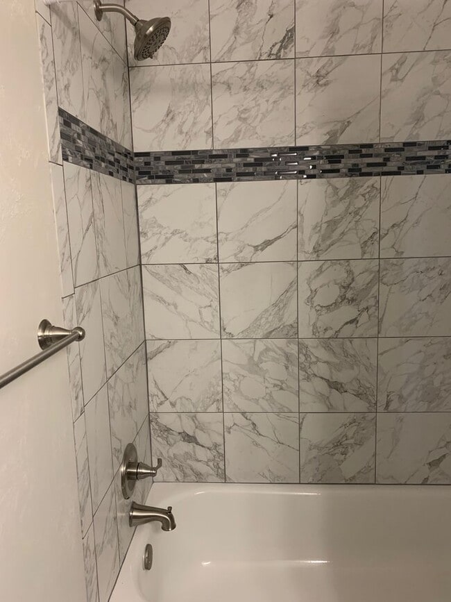 Building Photo - Beautiful 4 Bedroom 3 Bathroom Home in Wes...