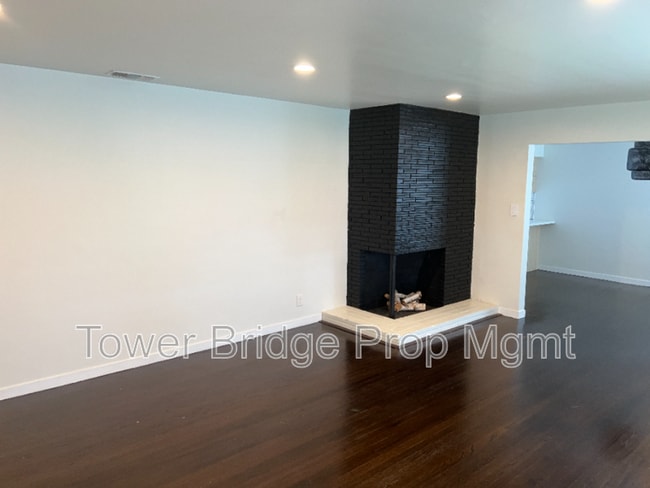 Building Photo - 5724 Callister Ave