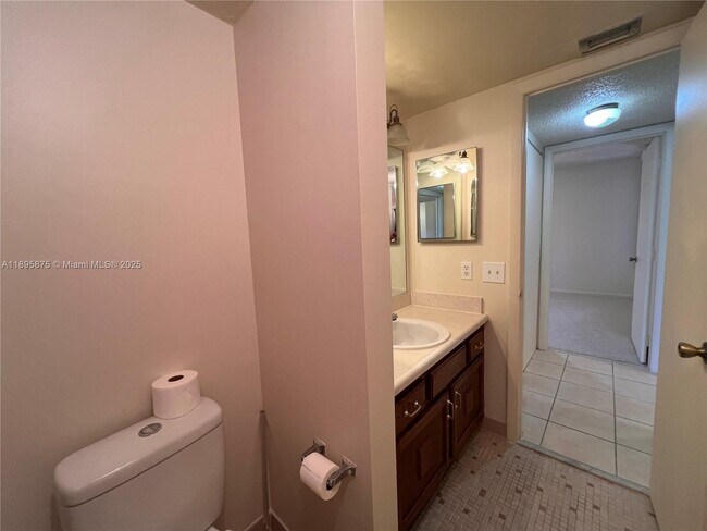 Building Photo - 6528 Coral Lake Dr