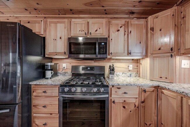 Building Photo - 54 Henderson Ln