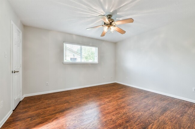 Building Photo - 304 Bellmar Ln