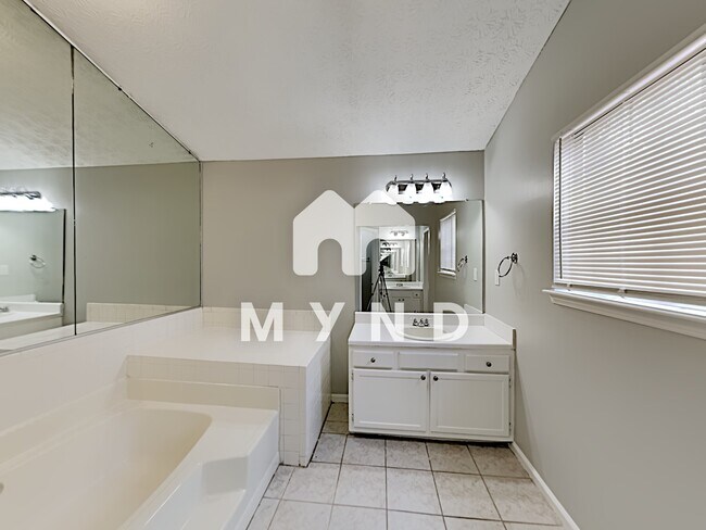 Building Photo - 1486 Carriage Ln