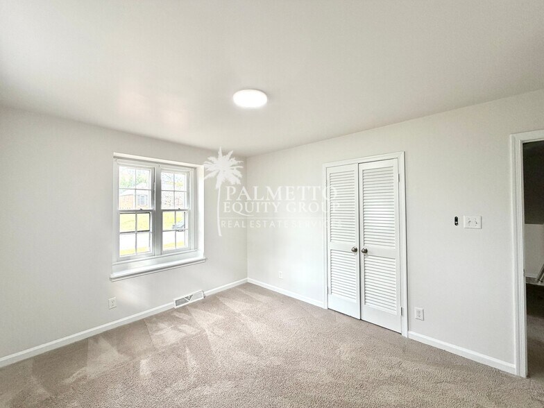 Building Photo - 2210 Waynick St