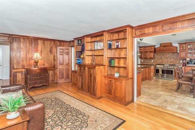 Building Photo - 343 Oyster Bay Road
