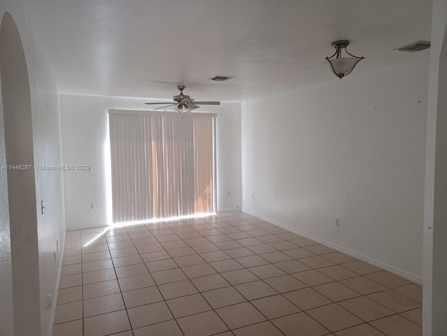 Building Photo - 638 E Mowry Ct