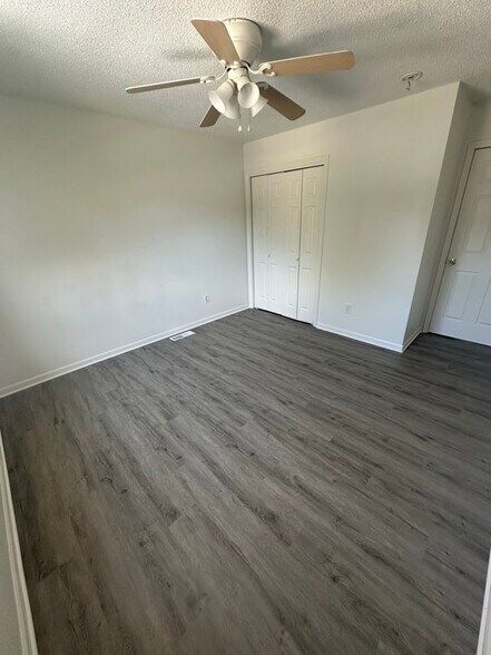 Building Photo - 1827 Gates Dr W