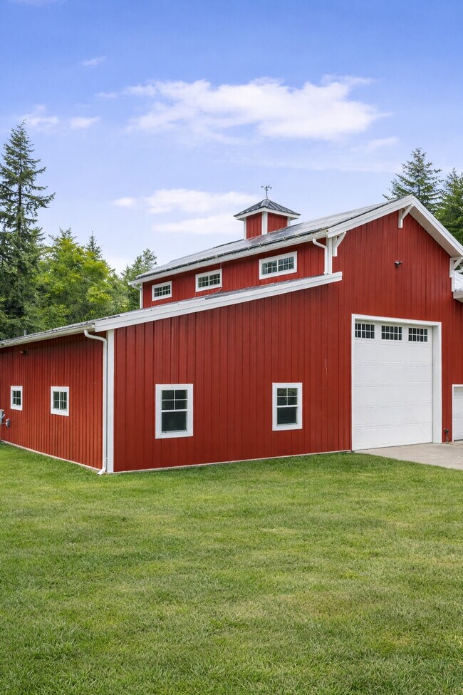 Building Photo - 3355 E Saratoga Rd