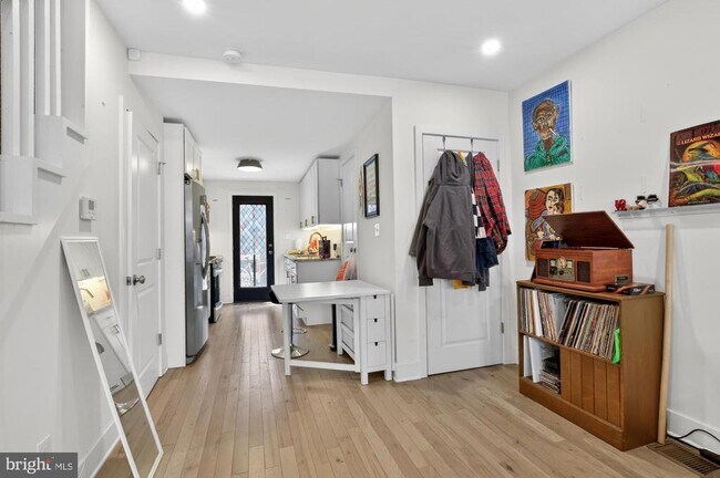 Building Photo - 1742 Dorrance St