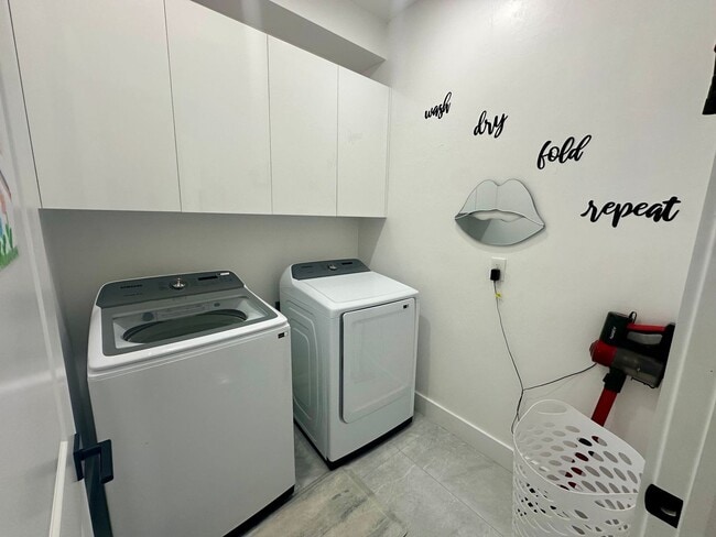 Building Photo - Fully Furnished Annual Rental- 3 Bedroom 2...