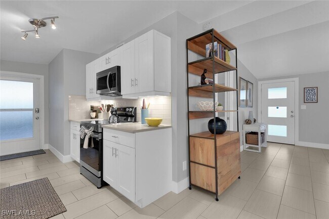 Building Photo - 2048 Harbor Ln