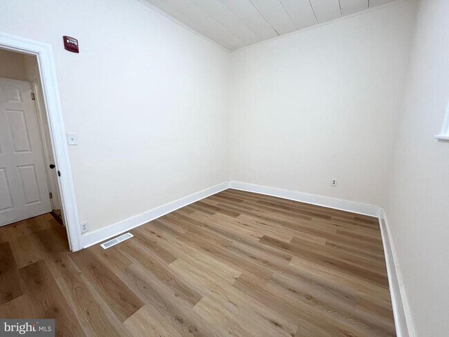 Building Photo - 6249 Reedland St