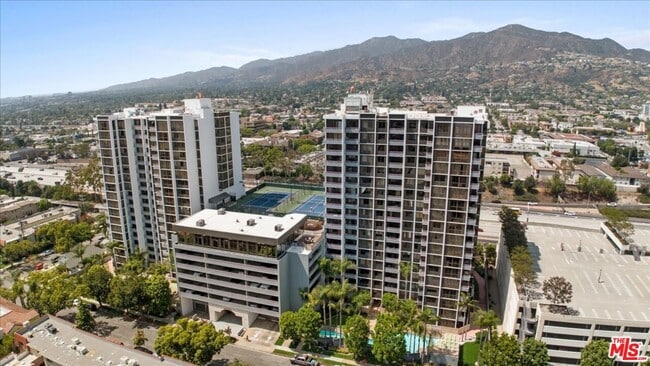 Building Photo - 345 Pioneer Dr