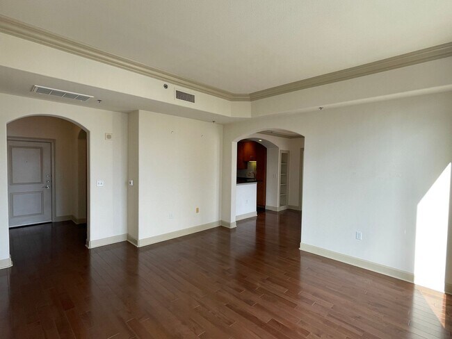 Building Photo - 2 Bedroom, 2 Bathroom Spacious Condo with Dining & Living Room within Heart of Buckhead