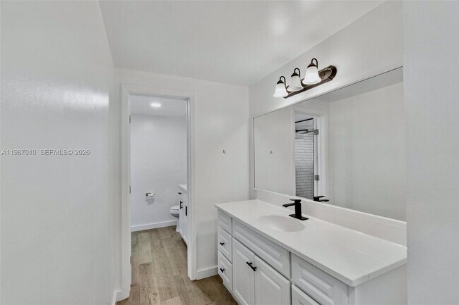 Building Photo - 518 NE 199th Ln