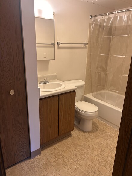 Building Photo - 130 Walnut St