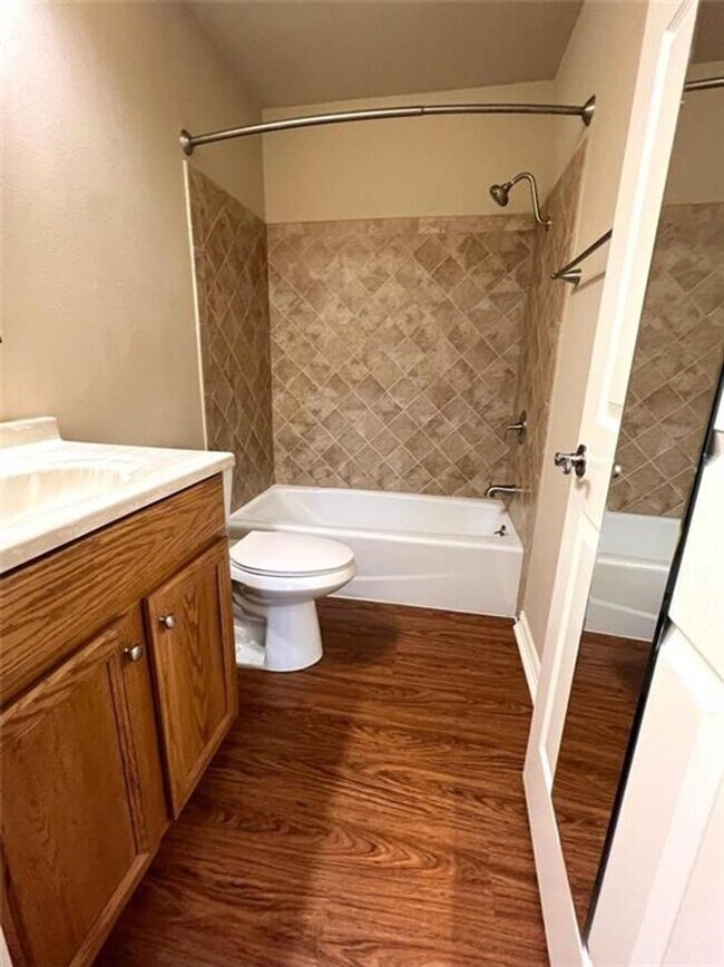 Building Photo - Arbor Village Condominium / Beautiful Update Unit / Refrigerator, Washer & Dryer included